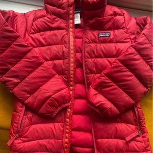 Patagonia girls puffer jacket dark pink red size small (8)